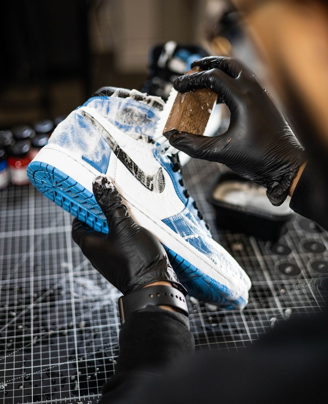 cleaning off white jordan 1